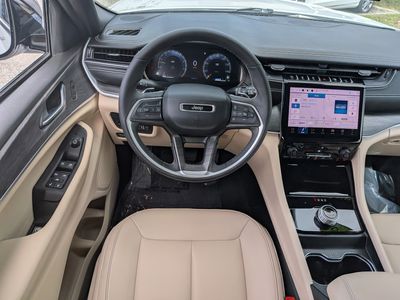 2025 Jeep Grand Cherokee - Photo 19