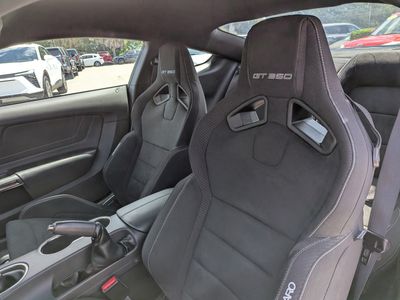2017 Ford Mustang - Photo 19