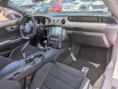 2017 Ford Mustang - Photo 17