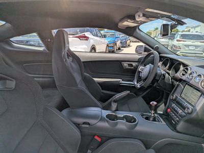 2017 Ford Mustang - Photo 16