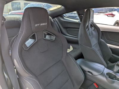 2017 Ford Mustang - Photo 15