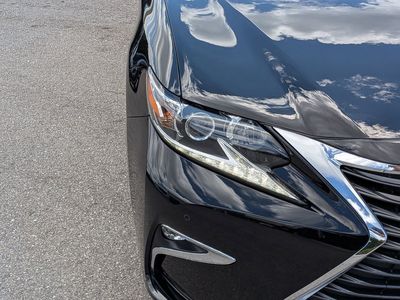2018 Lexus ES - Photo 9