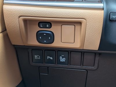 2018 Lexus ES - Photo 23