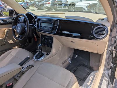 2015 Volkswagen Beetle Coupe — photo 18 view