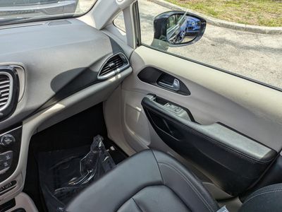 2024 Chrysler Pacifica - Photo 19