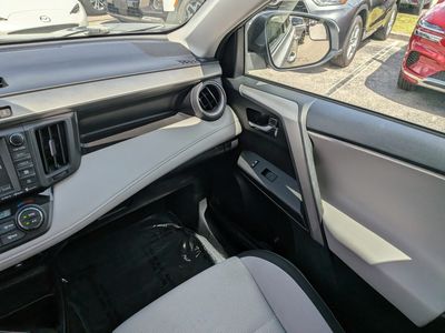 2017 Toyota RAV4 - Photo 17