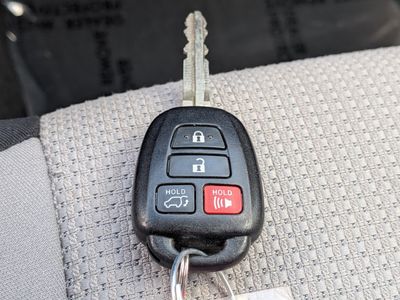 2017 Toyota RAV4 - Photo 33
