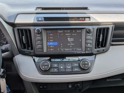 2017 Toyota RAV4 - Photo 19