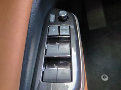 2025 Toyota Crown Signia - Photo 25
