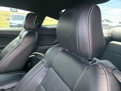 2022 Ford Mustang - Photo 12
