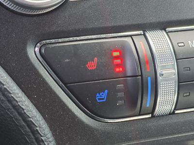 2022 Ford Mustang - Photo 18