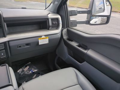 2026 Ford F-450SD - Photo 15
