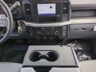 2026 Ford F-450SD - Photo 17