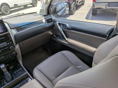 2023 Lexus GX - Photo 13