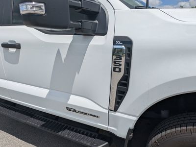 2025 Ford F-350SD - Photo 9