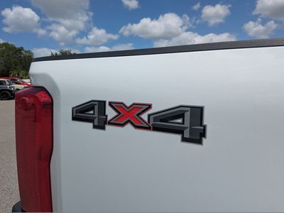 2025 Ford F-350SD - Photo 11