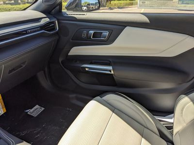 2026 Ford Mustang - Photo 16