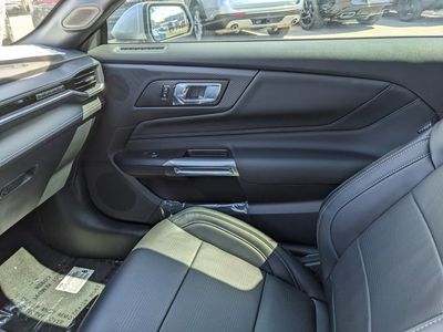 2026 Ford Mustang - Photo 14