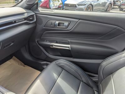 2026 Ford Mustang - Photo 17