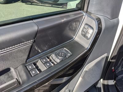 2025 Ford F-150 Lightning - Photo 18