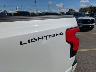 2025 Ford F-150 Lightning - Photo 10