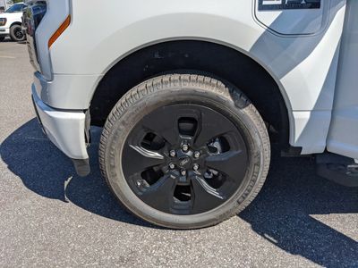 2025 Ford F-150 Lightning - Photo 35