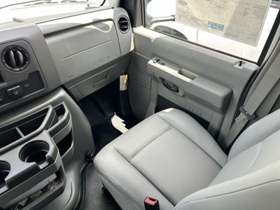2026 Ford E-350SD - Photo 14