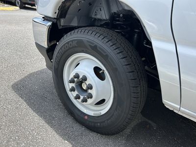 2026 Ford E-350SD - Photo 33