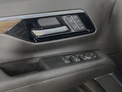 2025 Chevrolet Suburban - Photo 14