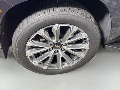 2025 Chevrolet Suburban - Photo 11