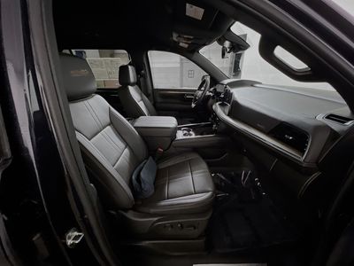 2025 Chevrolet Suburban - Photo 28