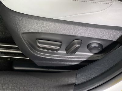 2023 Toyota Corolla Hatchback - Photo 13