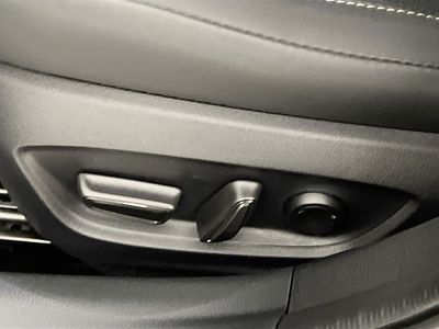 2026 Toyota Prius Plug-In Hybrid - Photo 13
