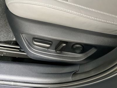 2025 Toyota Camry - Photo 13