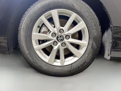 2025 Toyota Camry — photo 11 view