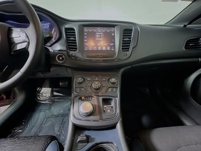 2015 Chrysler 200 - Photo 22