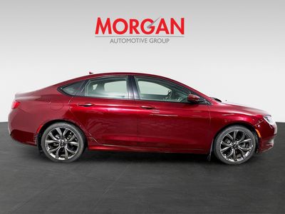 2015 Chrysler 200 - Photo 2