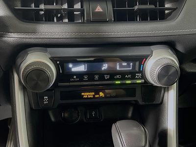 2020 Toyota RAV4 - Photo 21