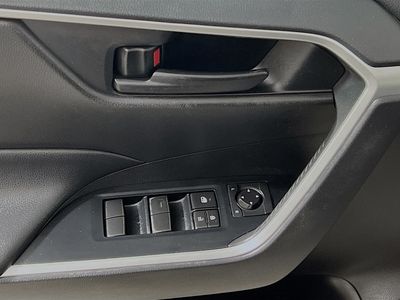 2020 Toyota RAV4 - Photo 13