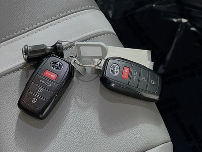 2025 Toyota Camry — photo 33 view