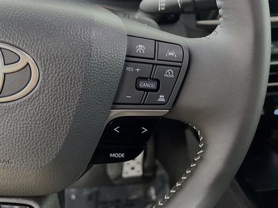 2025 Toyota Camry — photo 17 view