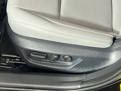 2025 Toyota Camry — photo 13 view