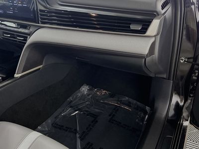 2025 Toyota Camry — photo 32 view