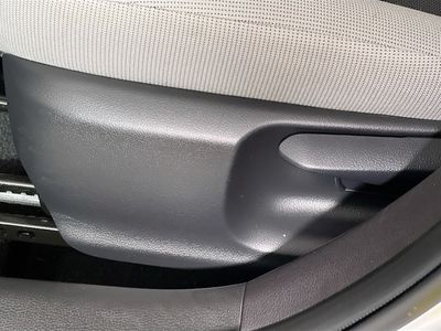 2025 Toyota Corolla - Photo 13