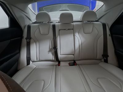 2025 Hyundai Elantra - Photo 30