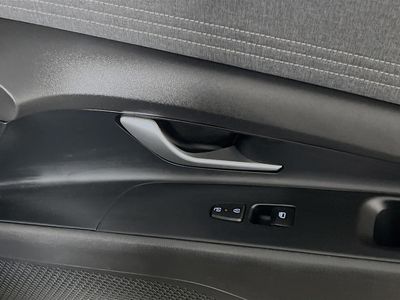 2025 Hyundai Elantra - Photo 29