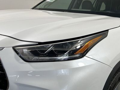 2023 Toyota Highlander — photo 9 view