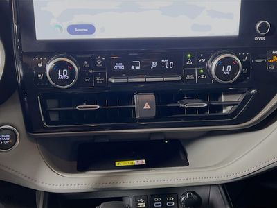 2023 Toyota Highlander — photo 23 view
