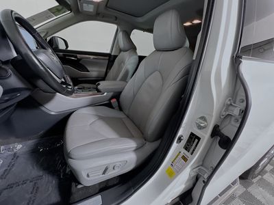 2023 Toyota Highlander — photo 12 view