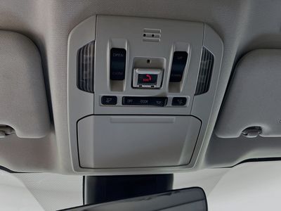 2023 Toyota Highlander — photo 18 view